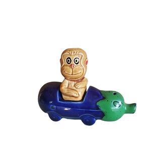 Vintage monkey in Veggie car S&P